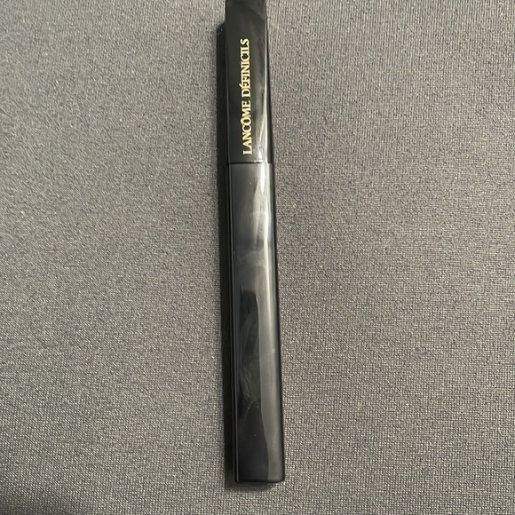 Lancôme Définicils High Definition Mascara in classic Black (01). - Picture 5 of 5